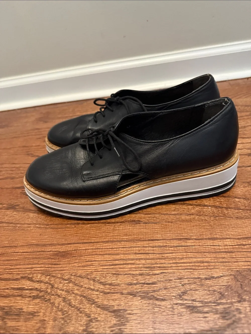 Summit By White Mountain Brody Platform Oxford in Black Italian Leather